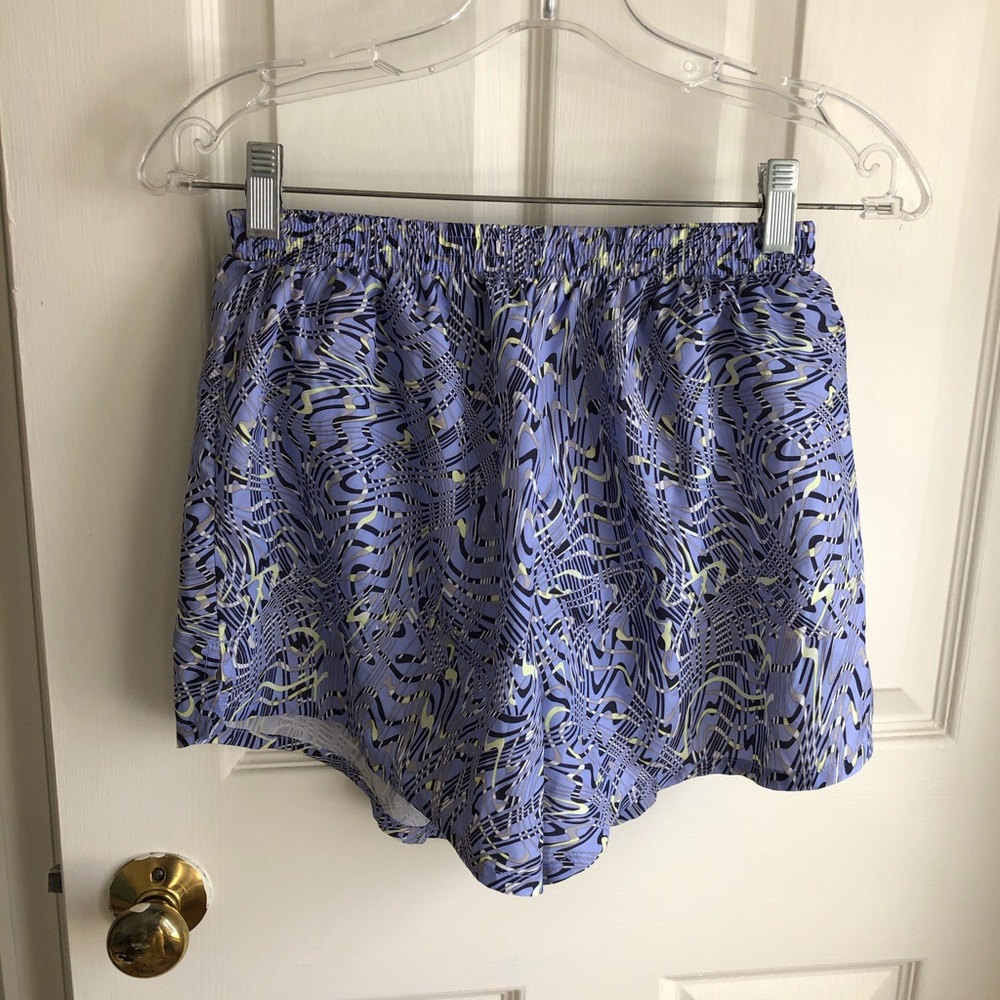 Cute Wavy Pattern Athletic Shorts